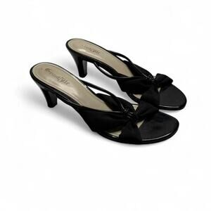 Black 1” kitten Heels Perfect Casual Going Out Minimalist heels size 7 East5th